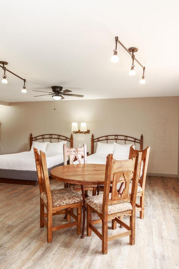 Queen Room with Three Queen Beds at Aarchway Inn