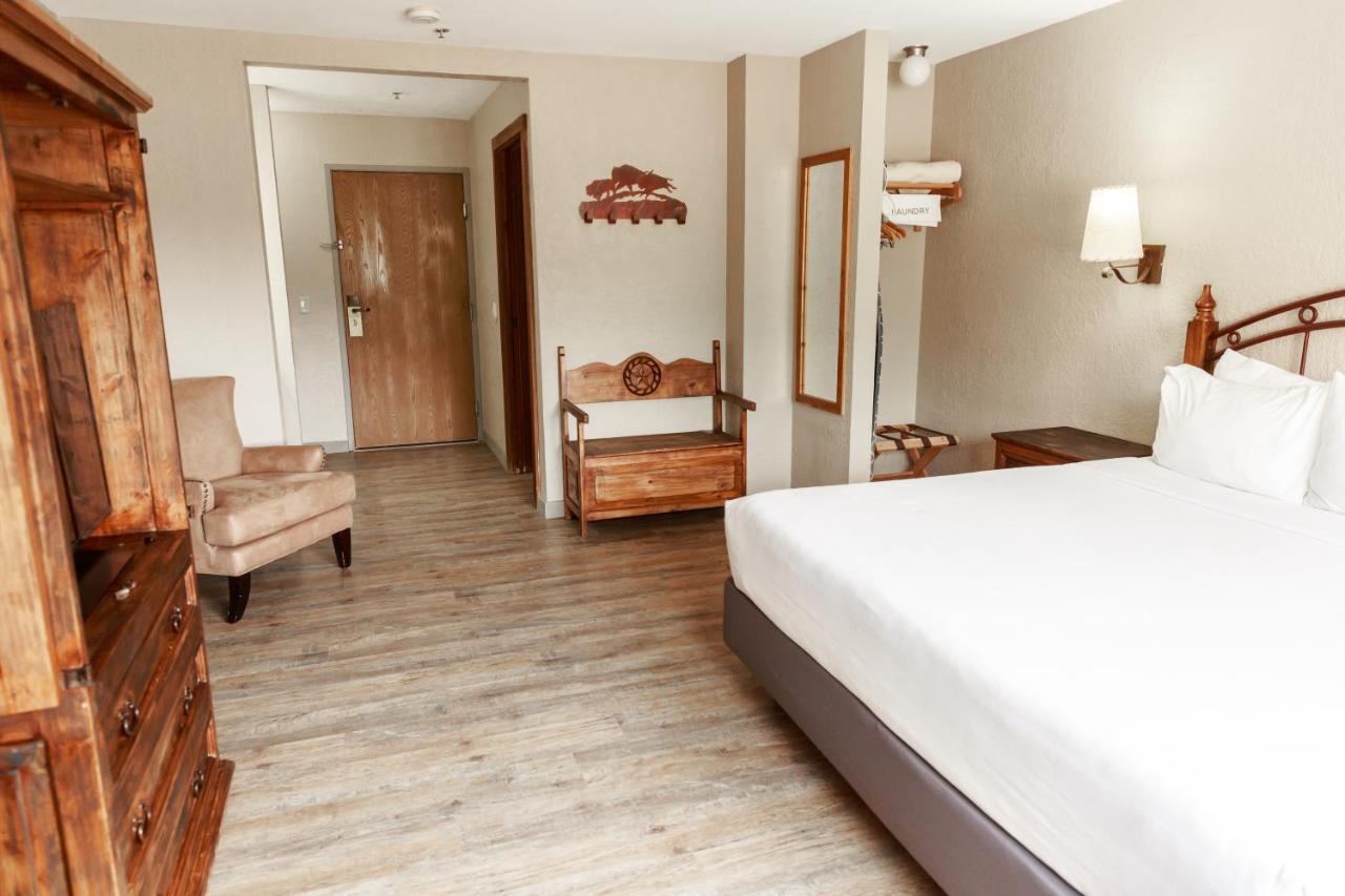 King Room at Aarchway Inn