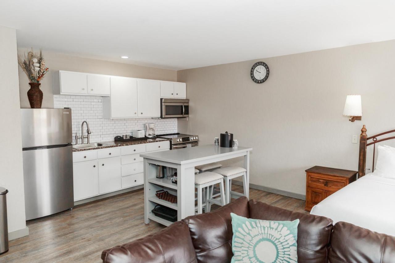 Studio Apartment at Aarchway Inn