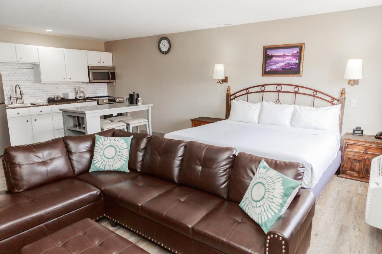 Studio Apartment at Aarchway Inn