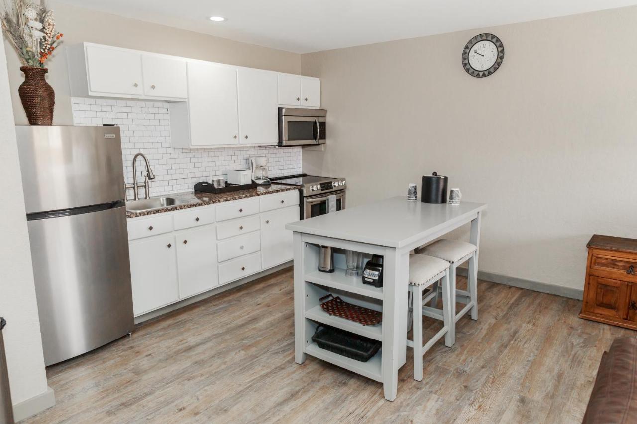 Studio Apartment at Aarchway Inn