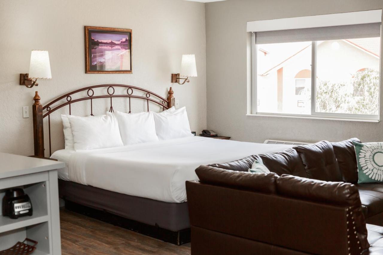 Studio Apartment at Aarchway Inn