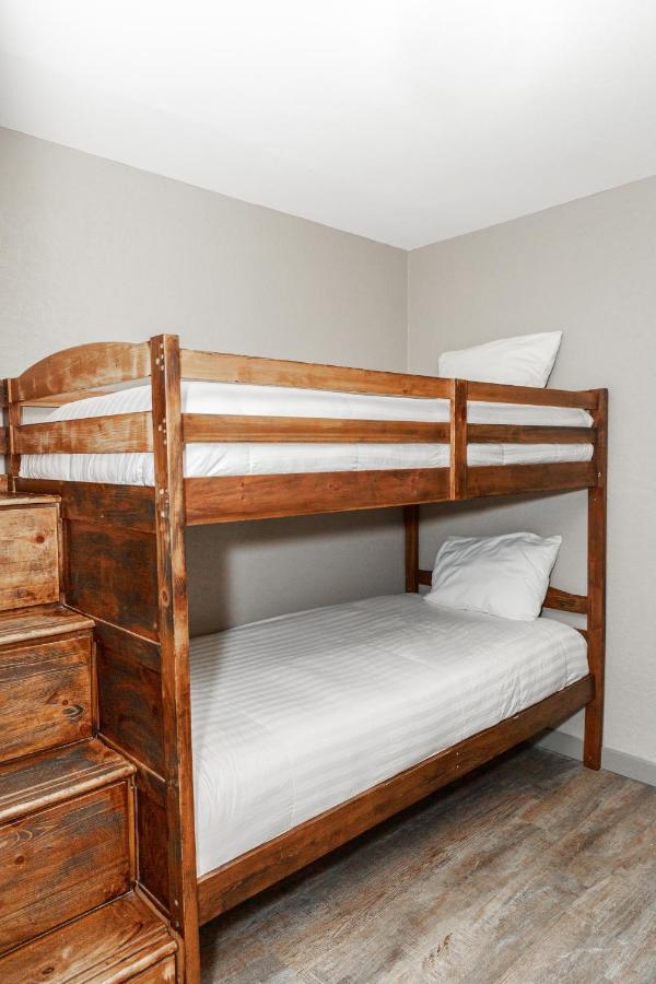 Studio Apartment at Aarchway Inn