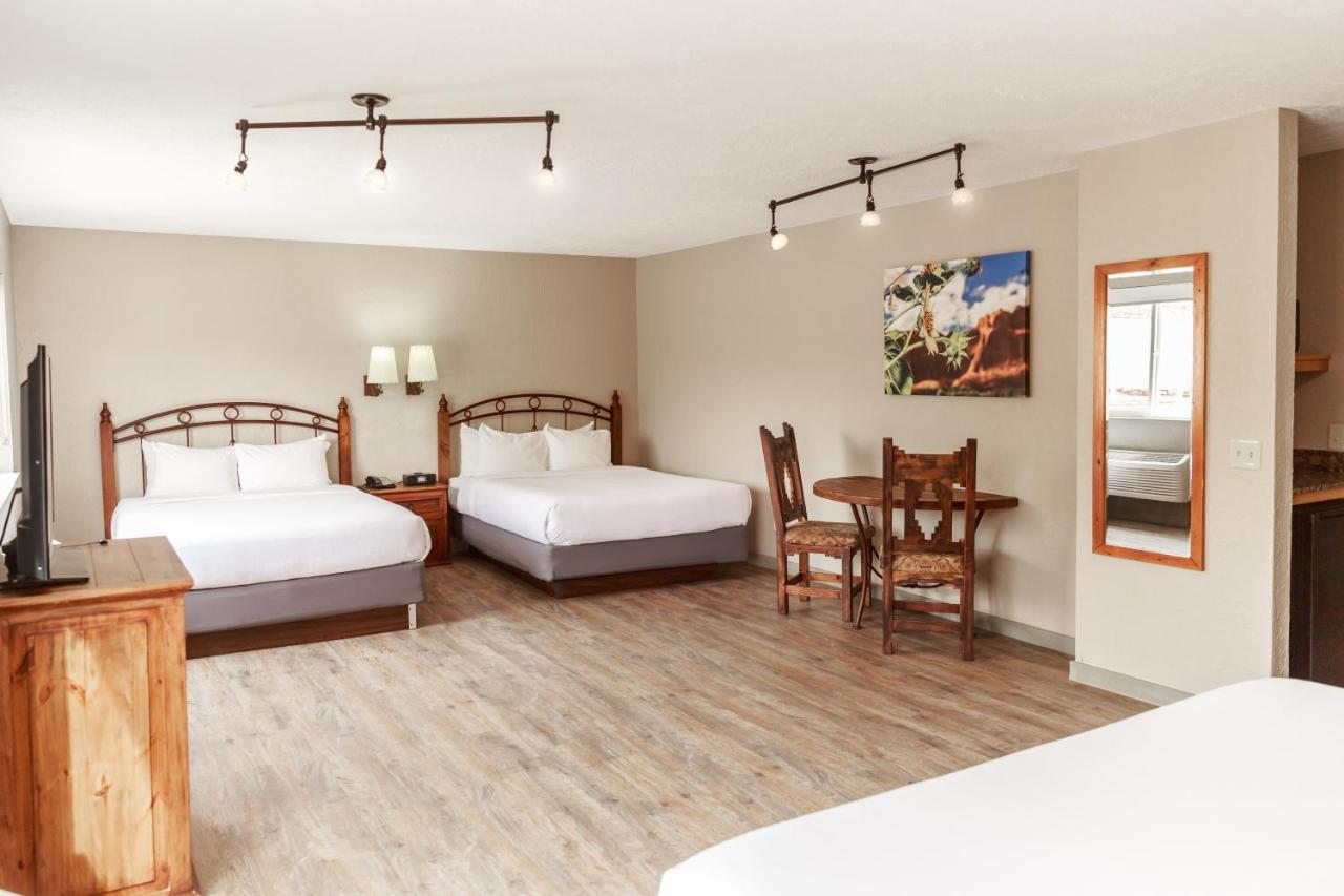 Family Room at Aarchway Inn