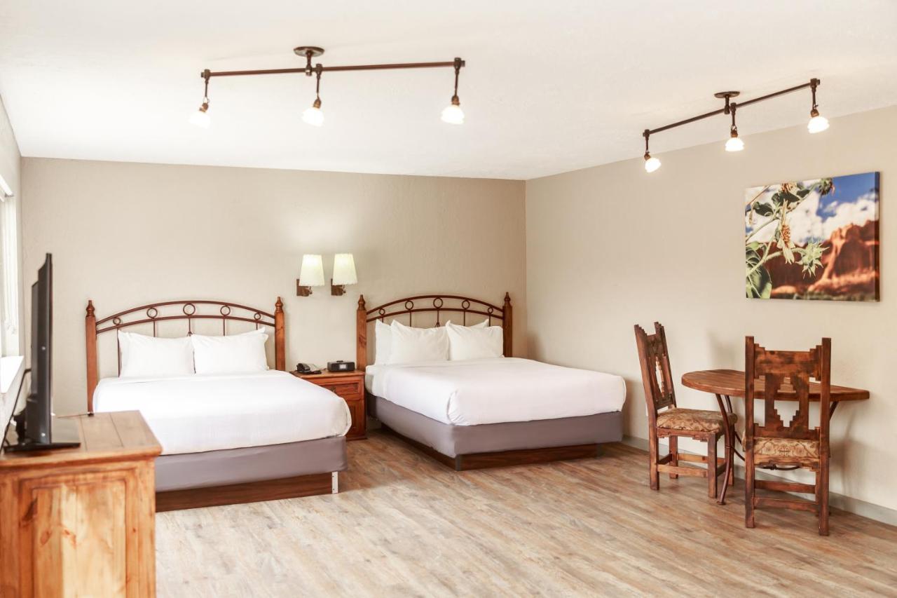 Family Room at Aarchway Inn