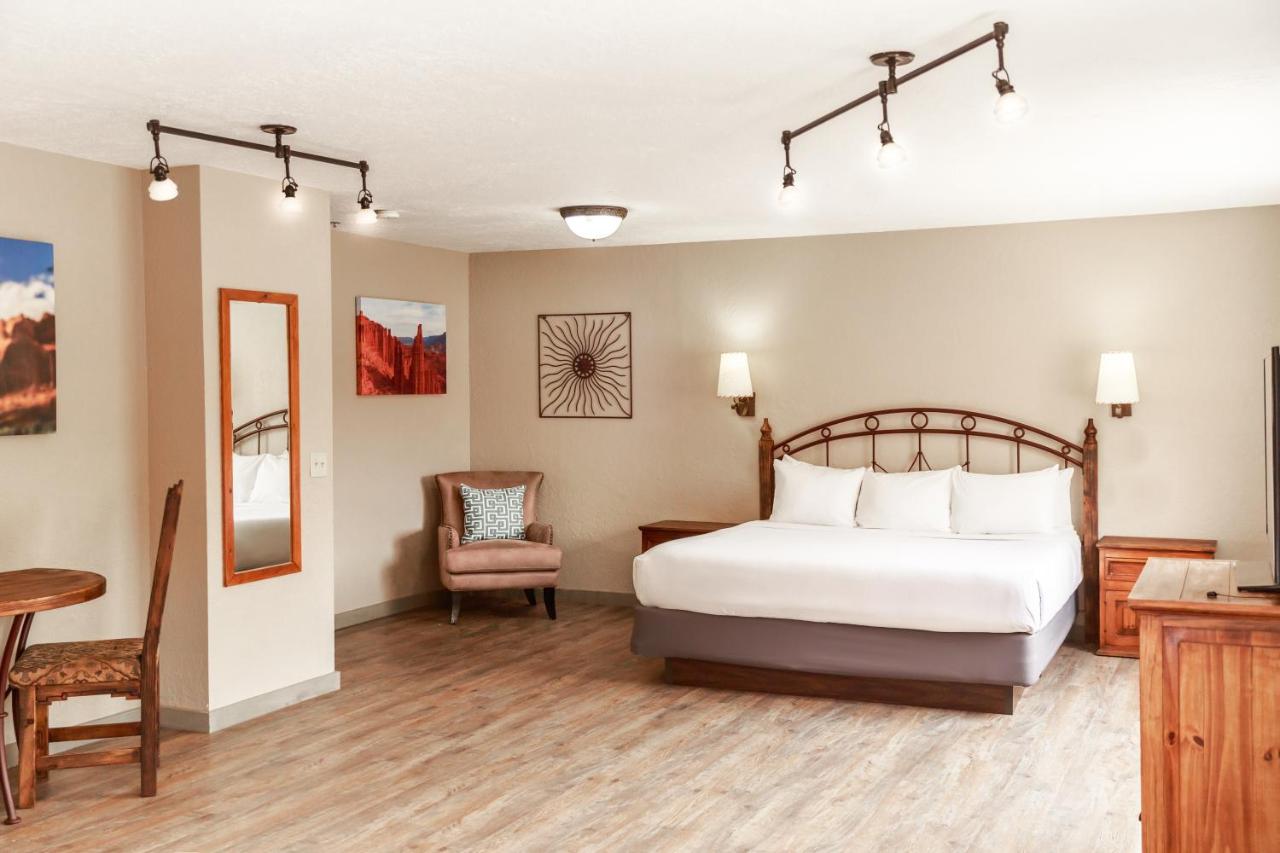 Family Room at Aarchway Inn