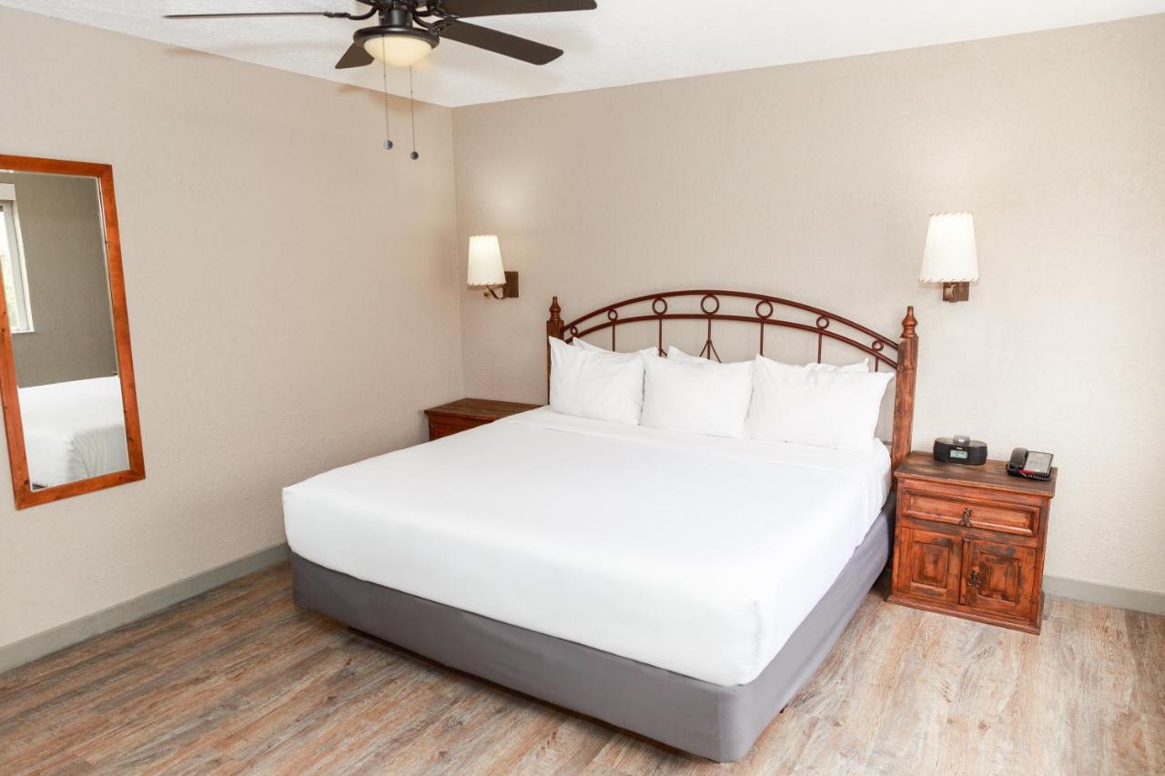 Executive Suite at Aarchway Inn