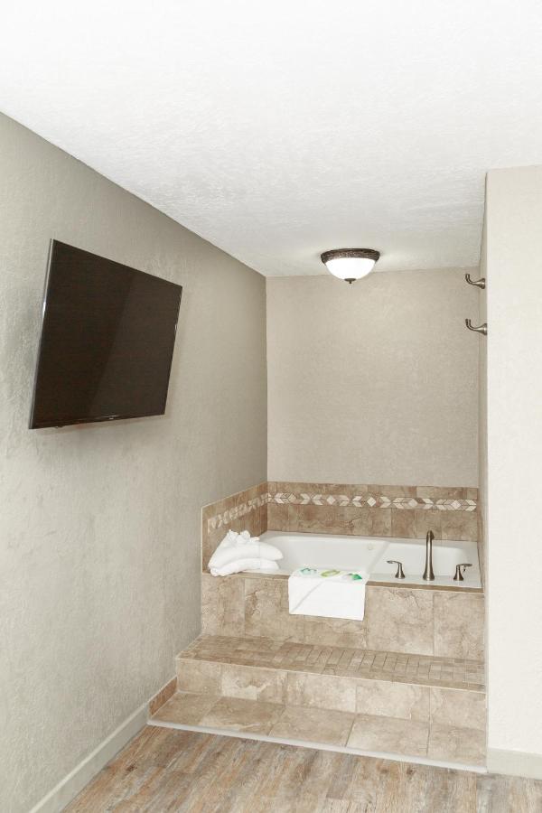 Executive Suite at Aarchway Inn