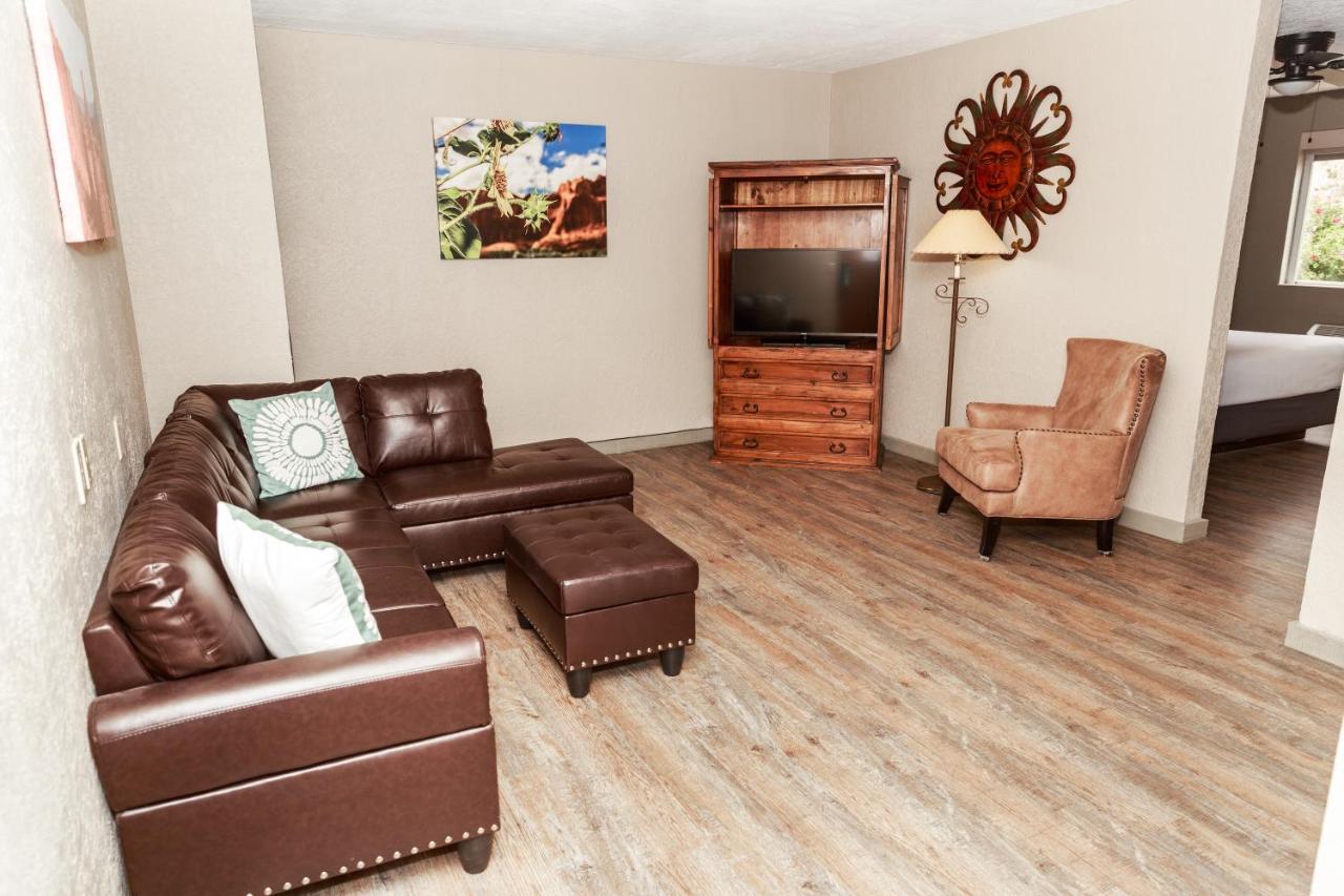 Executive Suite at Aarchway Inn