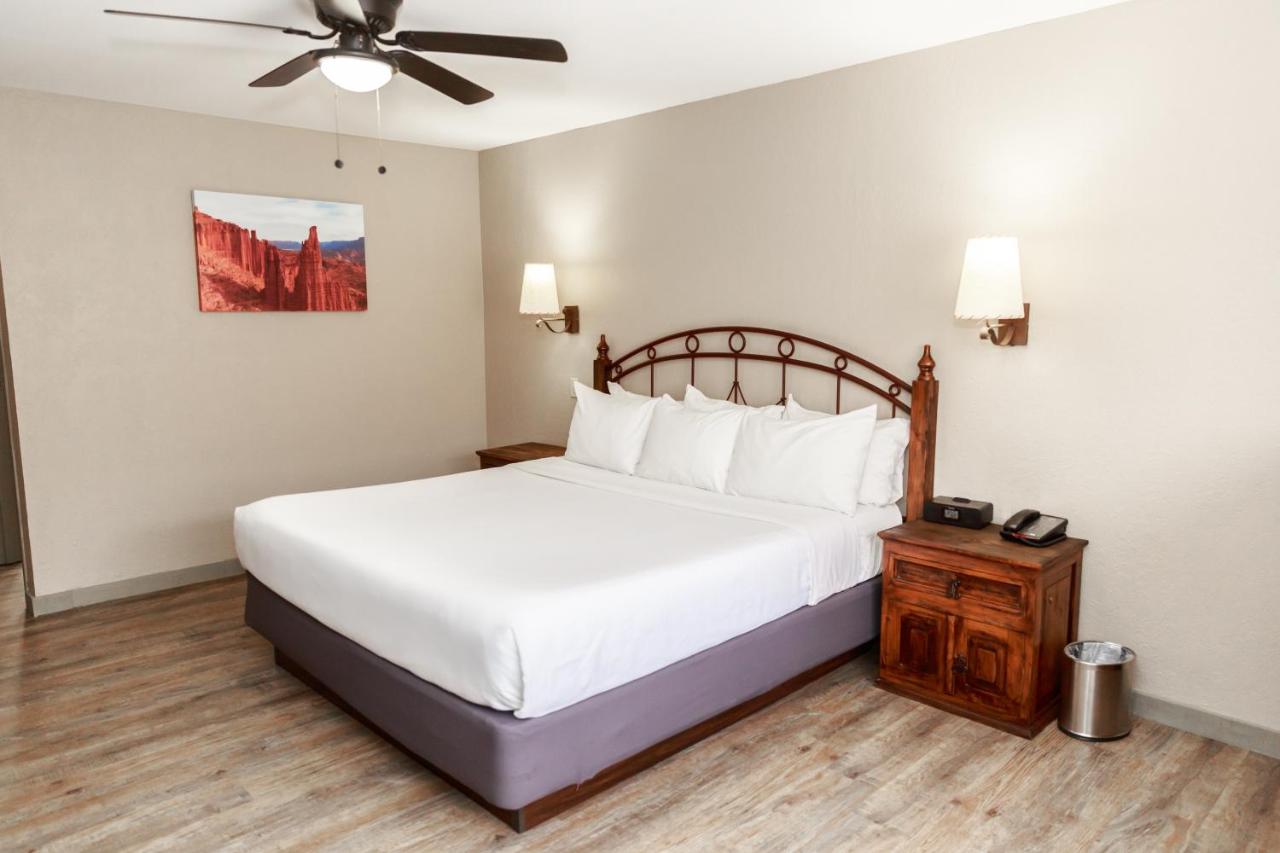 Deluxe Double Room at Aarchway Inn