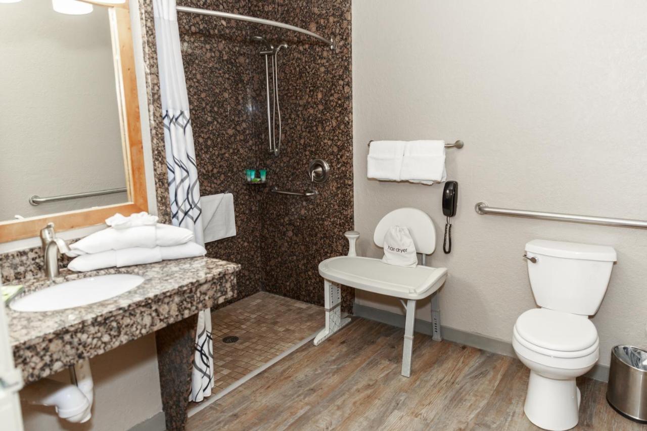Deluxe Double Room at Aarchway Inn