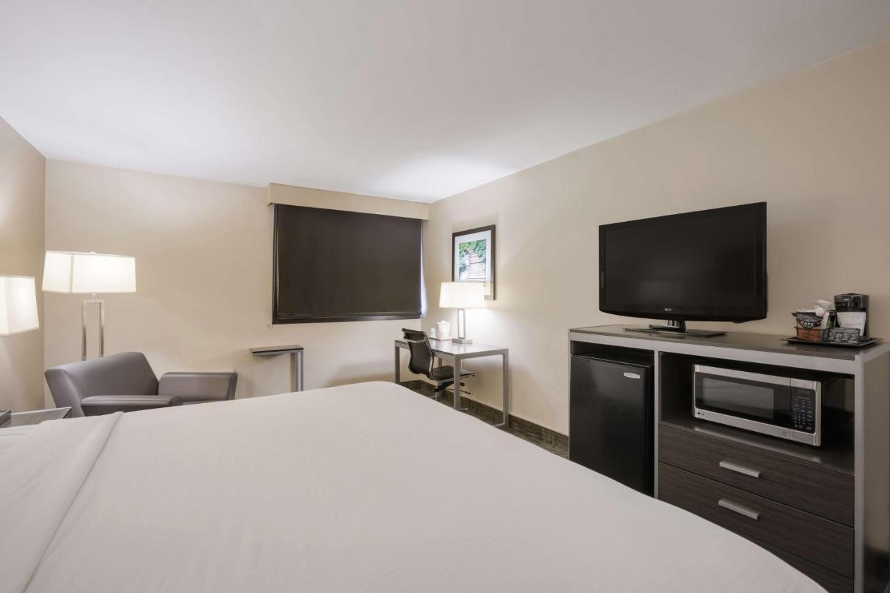 King Room - Pet Friendly at Best Western Northwest Indiana Inn