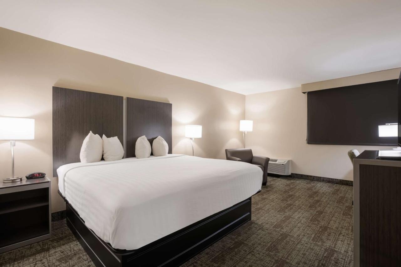 King Suite at Best Western Northwest Indiana Inn