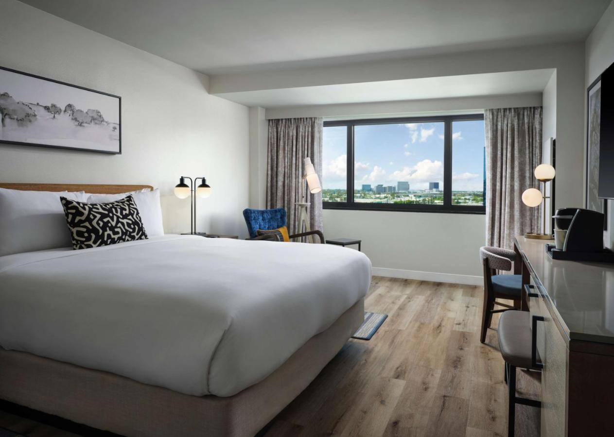 1 King Bed Deluxe at Sonesta Irvine John Wayne Airport
