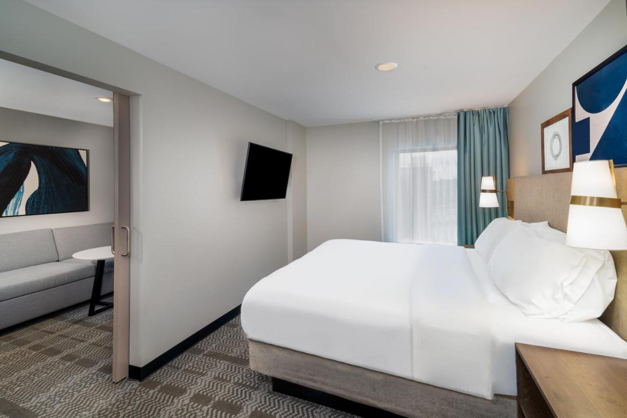 One-Bedroom Suite with King Bed - Non-Smoking at Staybridge Suites Louisville Expo Center by IHG