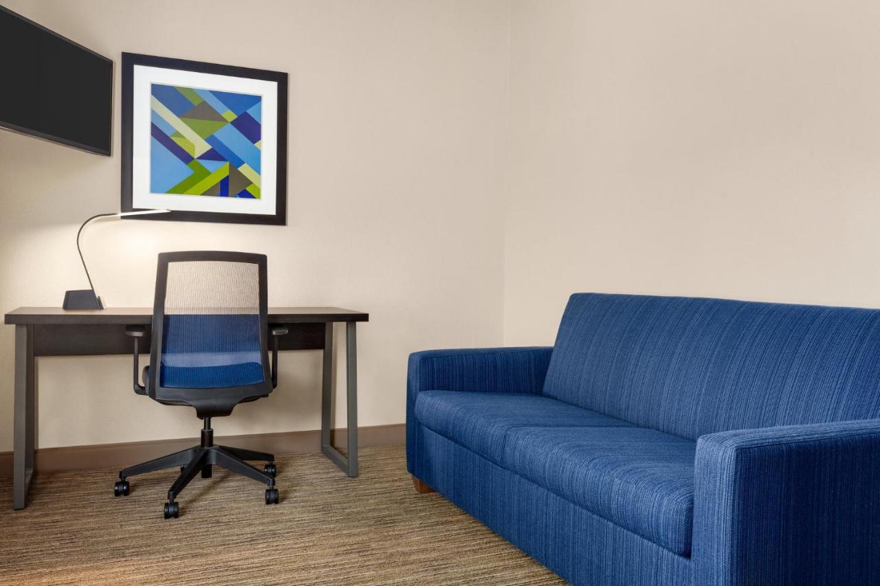 Deluxe Suite at Holiday Inn Express & Suites San Antonio NW - Medical Area by IHG