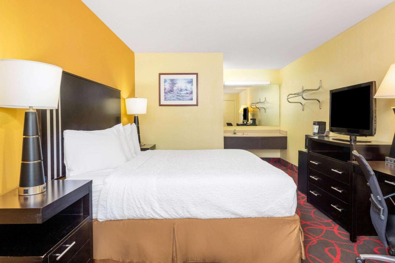 King Room - Mobility Access/Non-Smoking at Travelodge by Wyndham Richmond IN