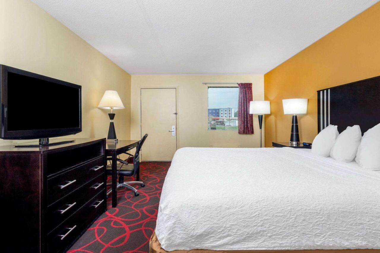 King Room - Mobility Access/Non-Smoking at Travelodge by Wyndham Richmond IN