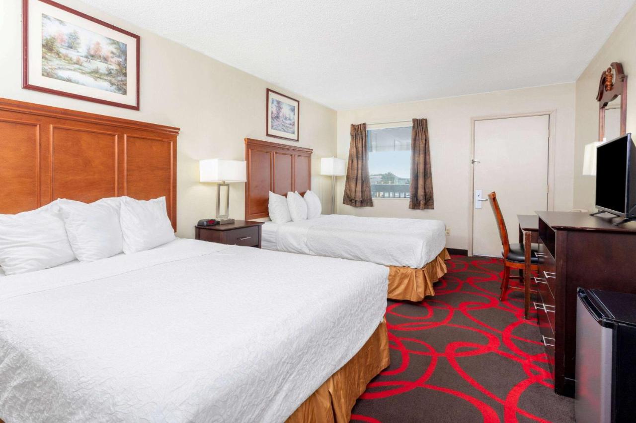 2 Queen Bed, Non-Smoking at Travelodge by Wyndham Richmond IN