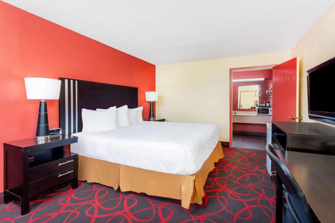 King Room - Non-Smoking at Travelodge by Wyndham Richmond IN