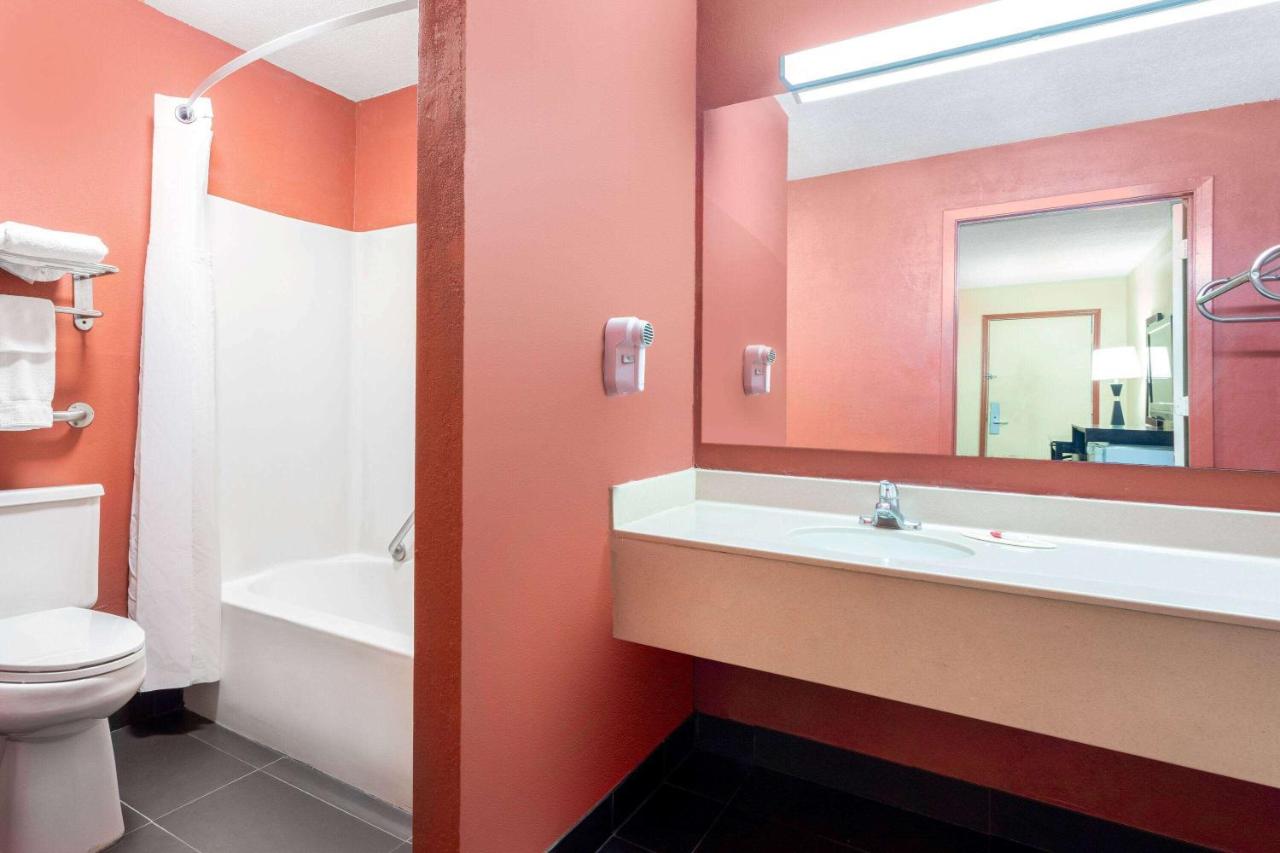 King Room - Mobility Access/Non-Smoking at Travelodge by Wyndham Richmond IN