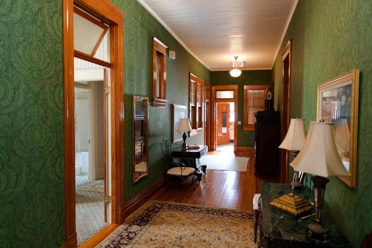  | Captain Henderson House