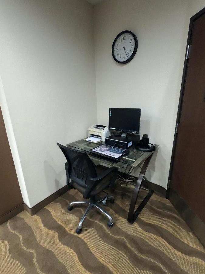 | HomeTowne Studios & Suites Washington