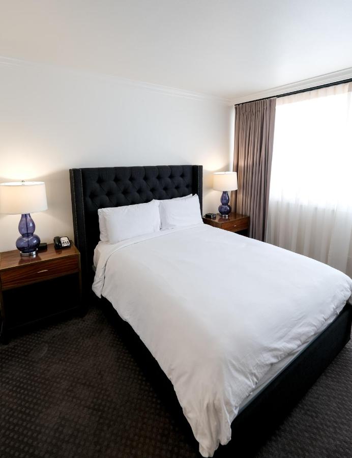 Classic Queen Room at Hotel Ella