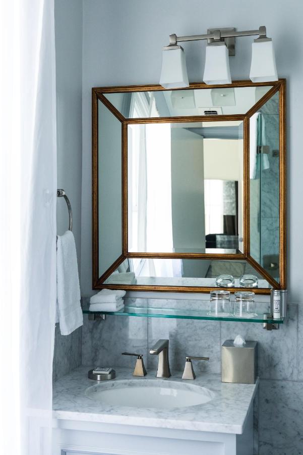 Deluxe Queen Suite at Hotel Ella