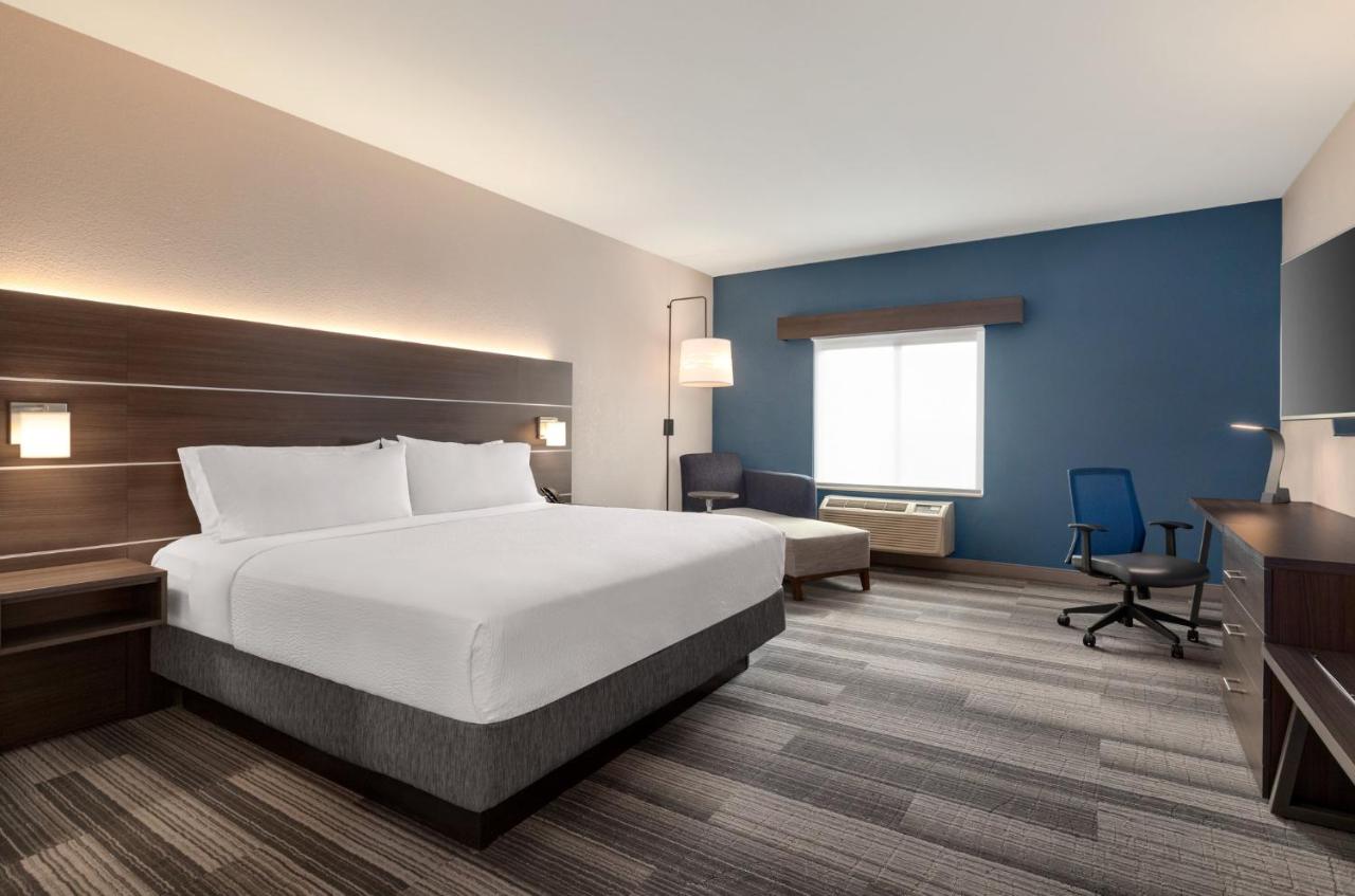 King Room - Hearing Accessible - Roll-in Shower at Holiday Inn Express Hotel & Suites Denver Airport by IHG