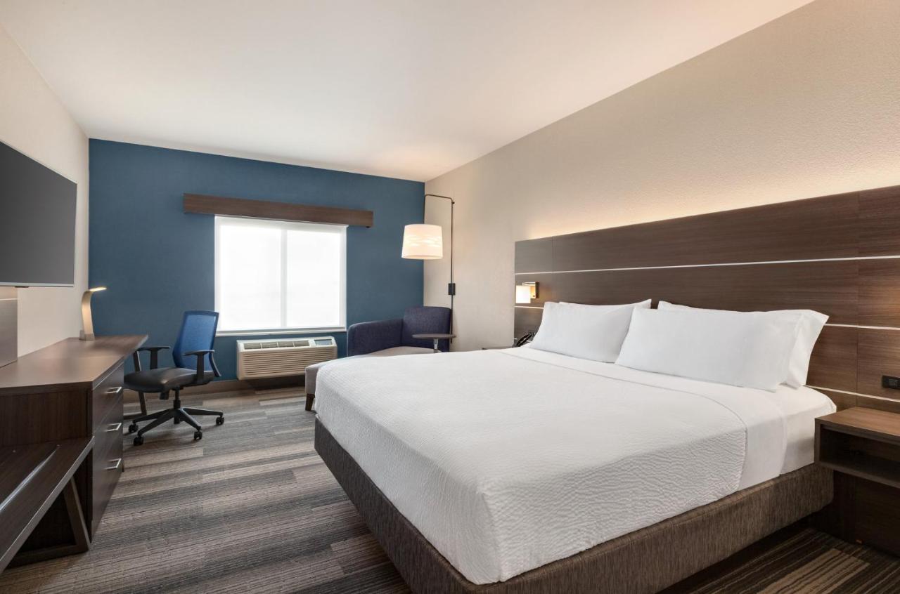 King Room - Hearing Accessible - Roll-in Shower at Holiday Inn Express Hotel & Suites Denver Airport by IHG