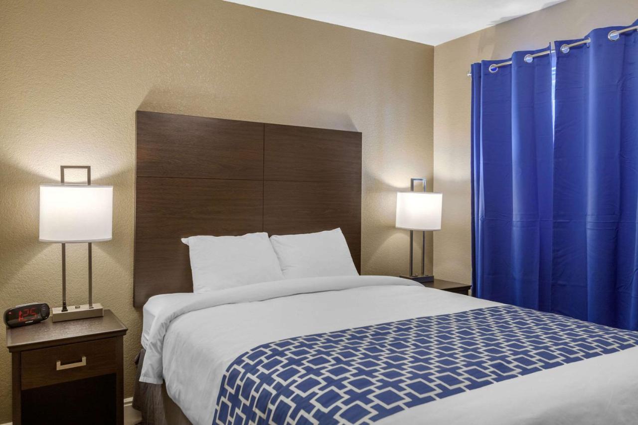 Queen Room - Non-Smoking at Rodeway Inn & Suites Ontario