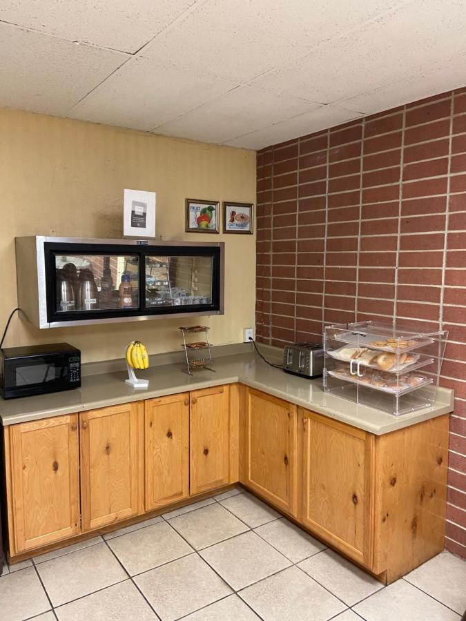 | Econo Lodge Salina Scenic Route 89 & I-70
