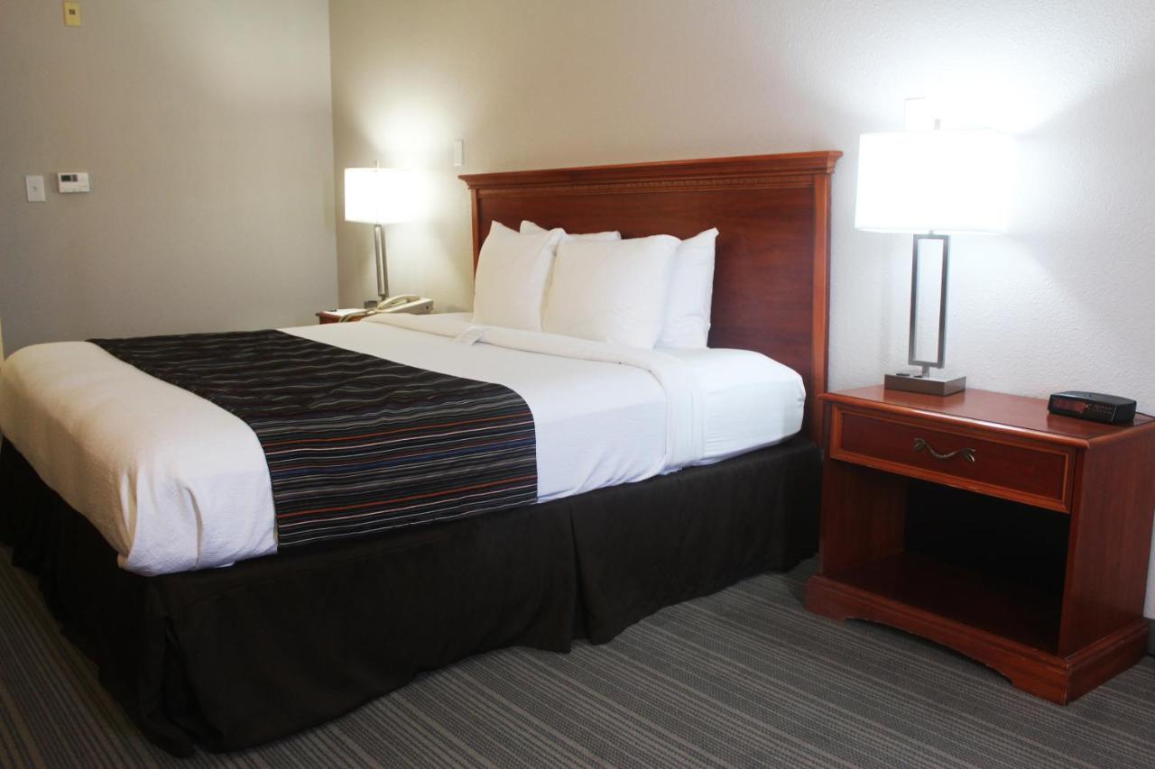 King Room - Disability Access/Non-Smoking at Country Inn & Suites by Radisson, San Antonio Lackland AFB - SeaWorld Area