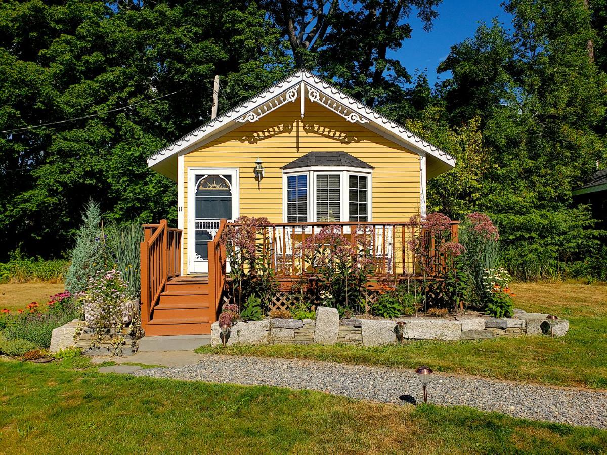 | Sand Bar Cottage Inn