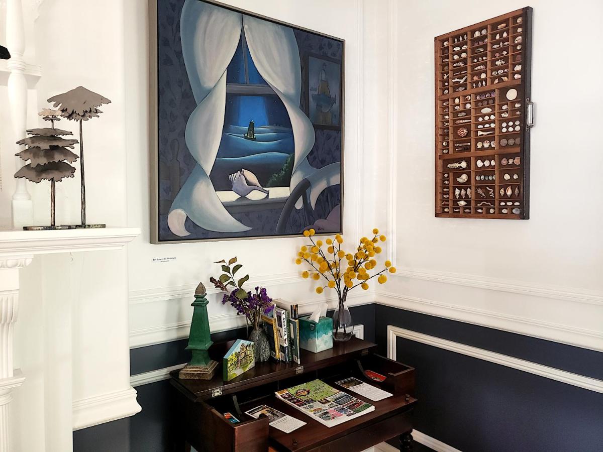 | Sand Bar Cottage Inn