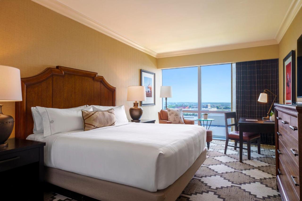 Leddy Suite 1 King Bed at Omni Fort Worth Hotel