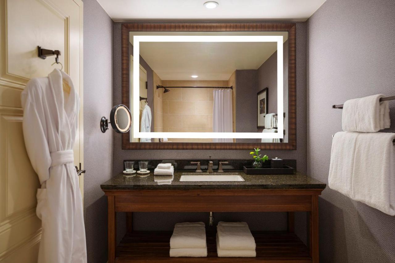 Classic Deluxe Room 2 Queen Beds at Omni Fort Worth Hotel