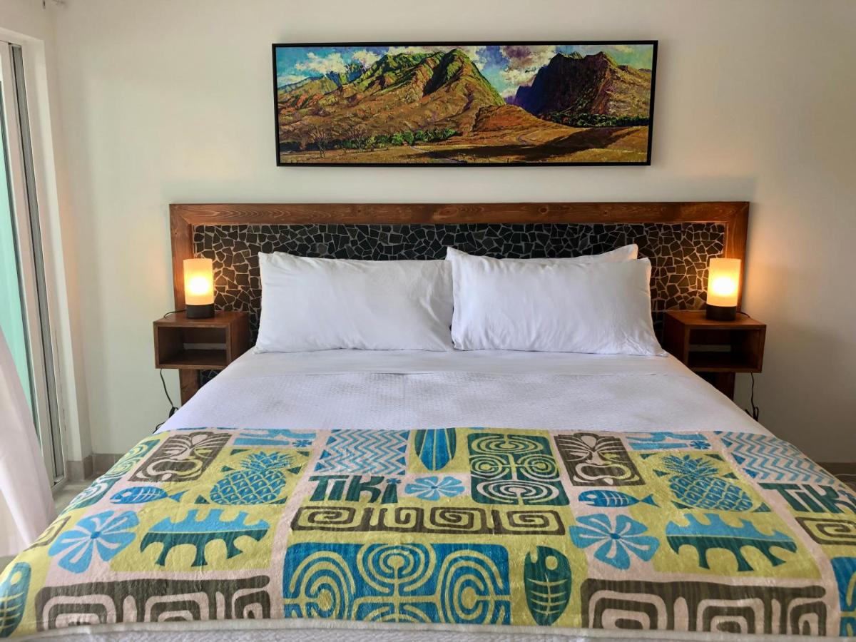 | Kona Tiki Hotel