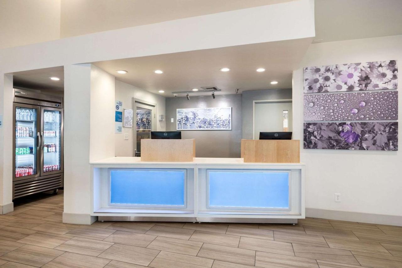  | Holiday Inn Express & Suites Phoenix Tempe - University