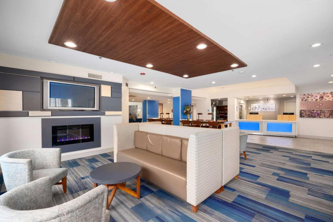 Holiday Inn Express & Suites Phoenix Tempe - University