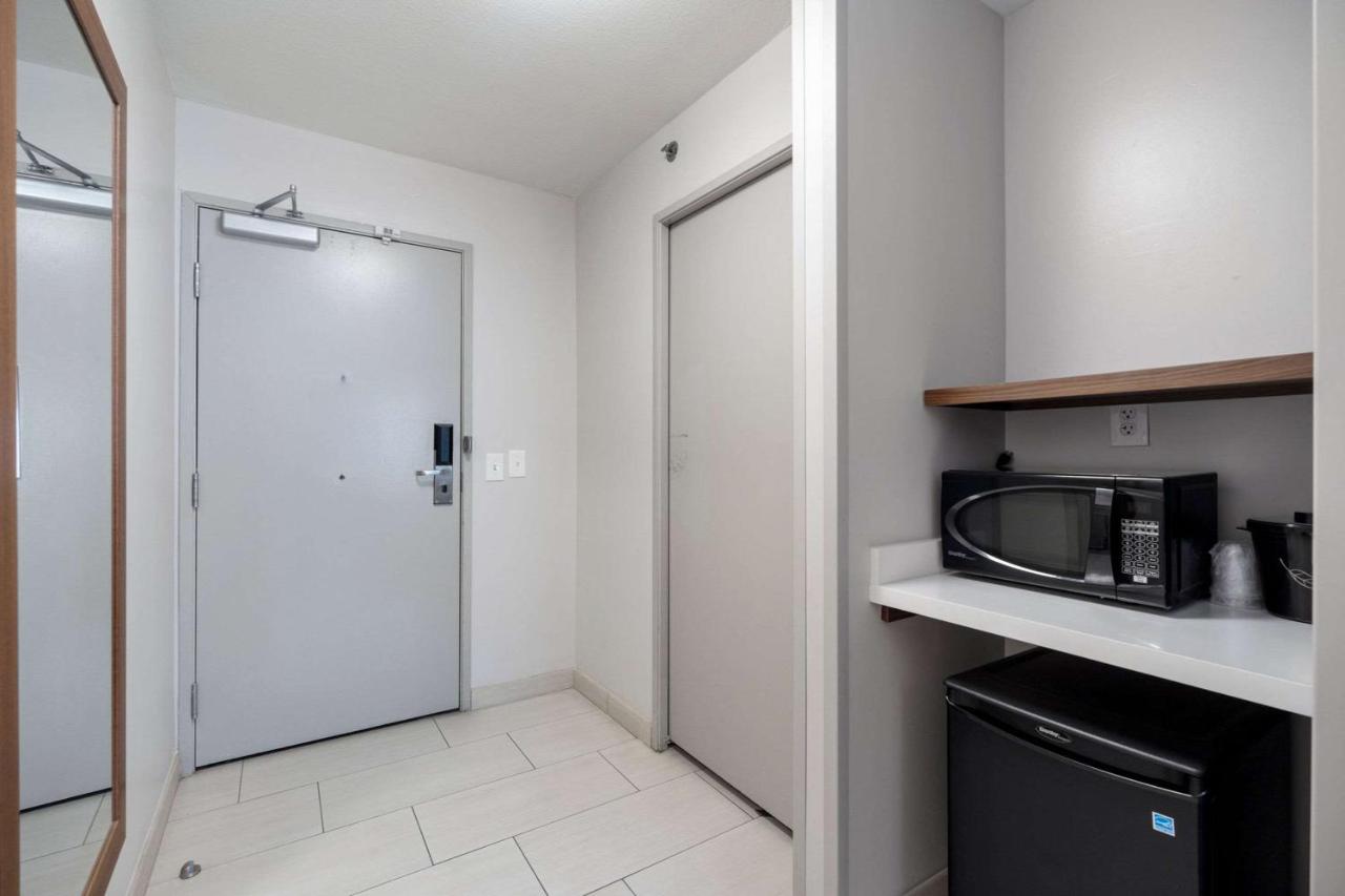 Holiday Inn Express & Suites Phoenix Tempe - University