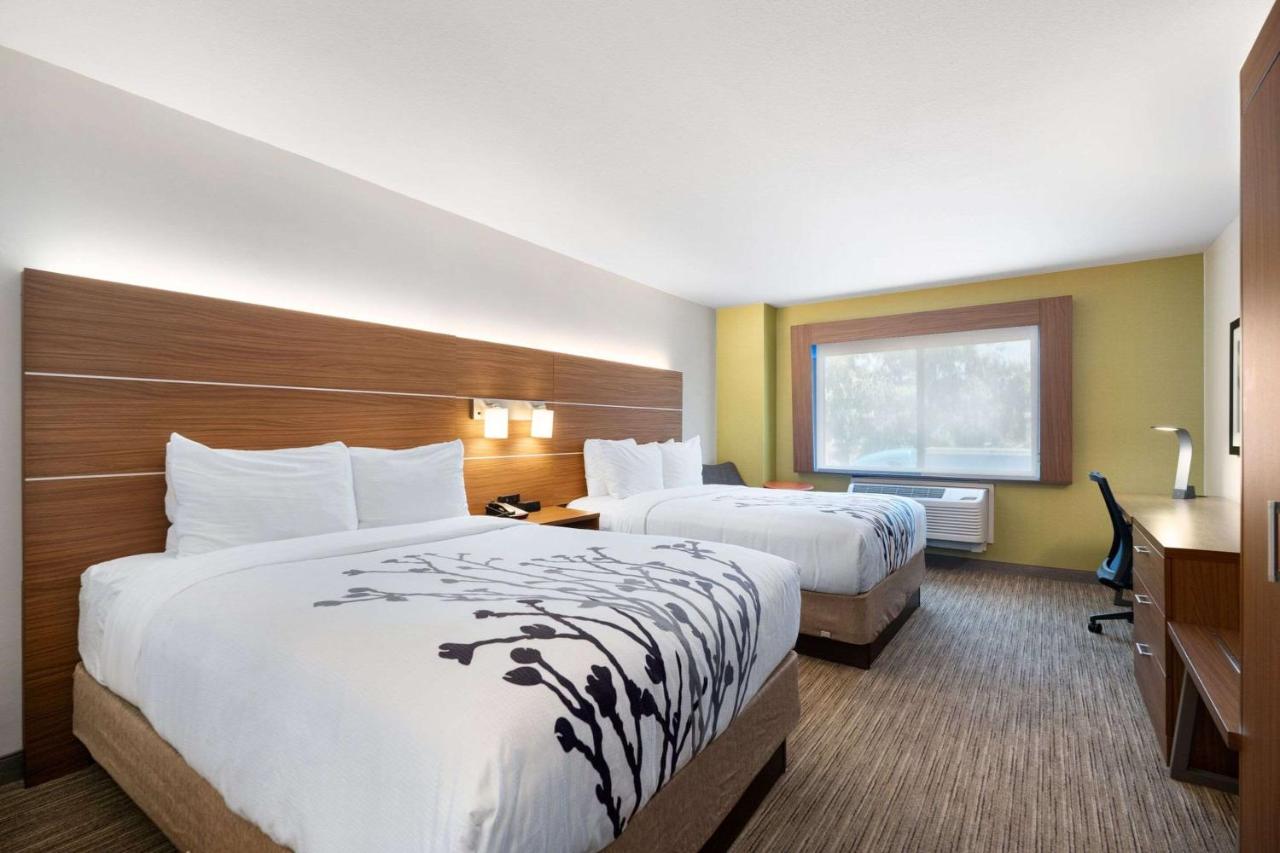  | Holiday Inn Express & Suites Phoenix Tempe - University