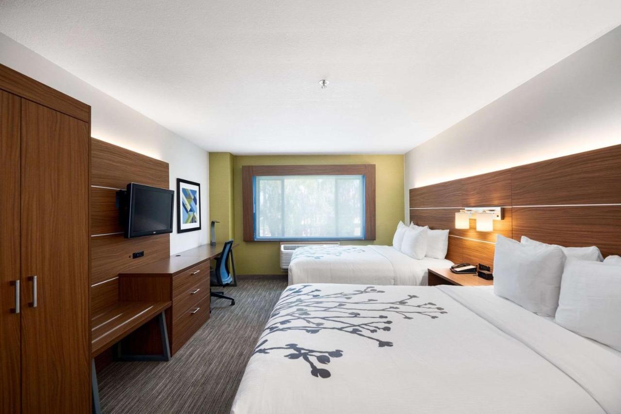 Holiday Inn Express & Suites Phoenix Tempe - University