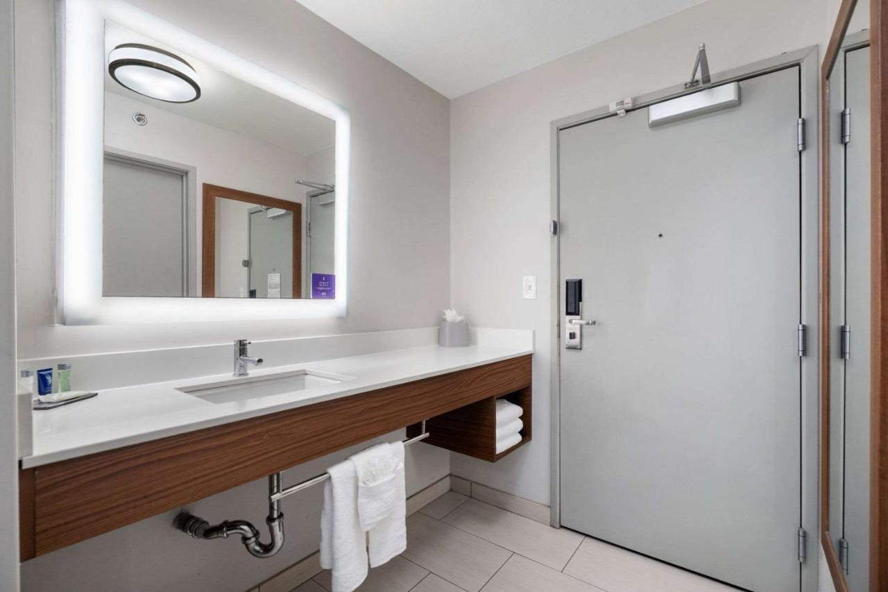 Holiday Inn Express & Suites Phoenix Tempe - University