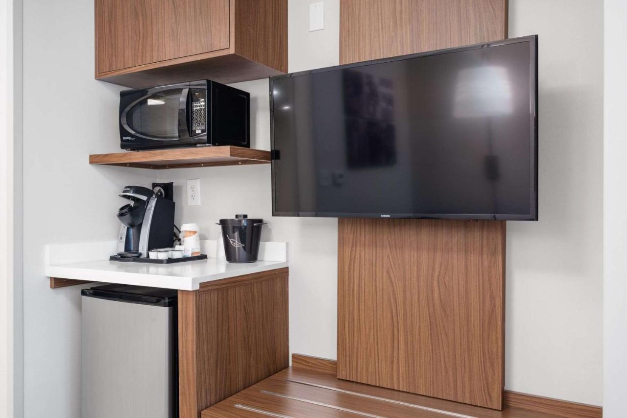  | Holiday Inn Express & Suites Phoenix Tempe - University