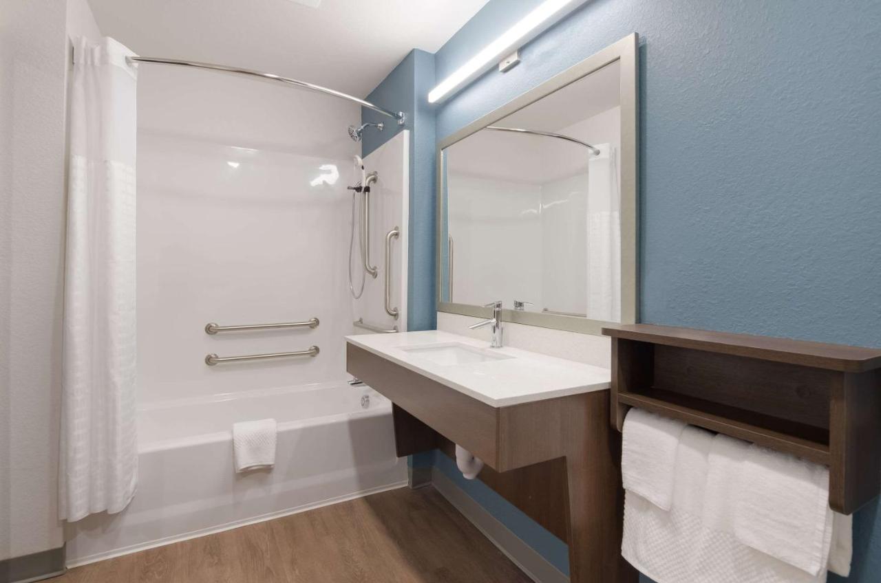 Queen Room with Accessible Tub - Accessible/Non Smoking at WoodSpring Suites Lynchburg VA