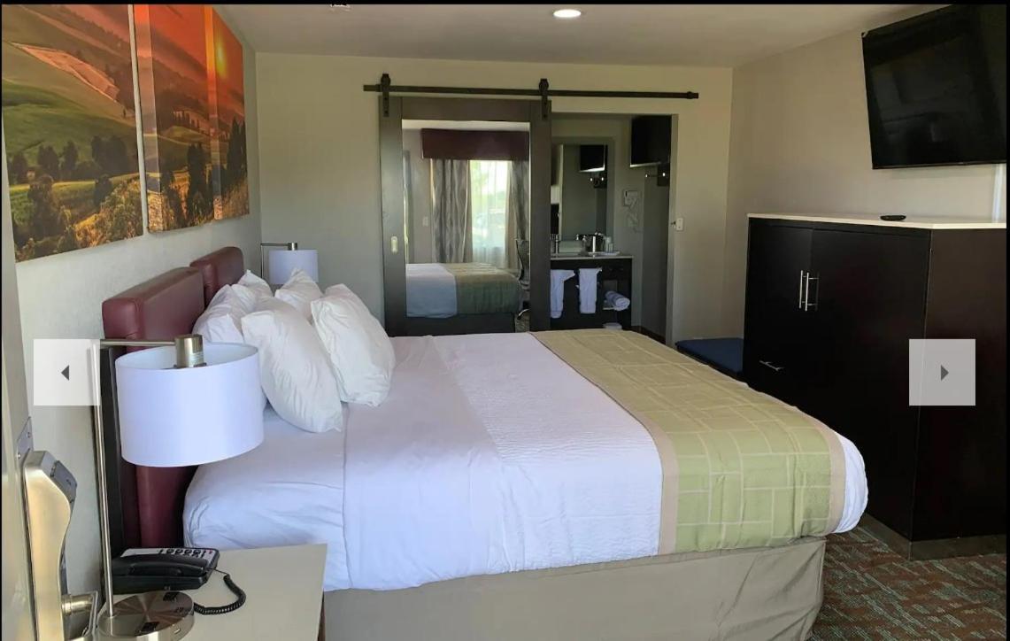 | Days Inn by Wyndham Bellville Mansfield