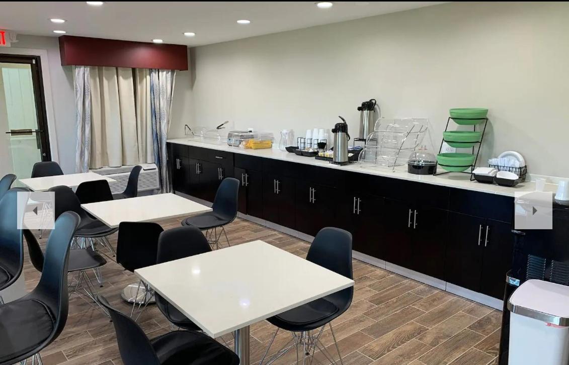 | Days Inn by Wyndham Bellville Mansfield