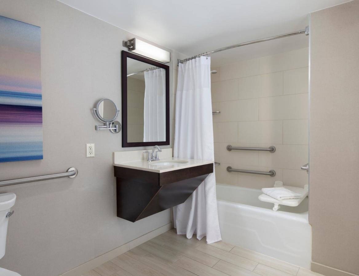 Executive Queen Room with Accessible Tub - Mobility/Hearing Accessible at Sonesta San Jose - Milpitas